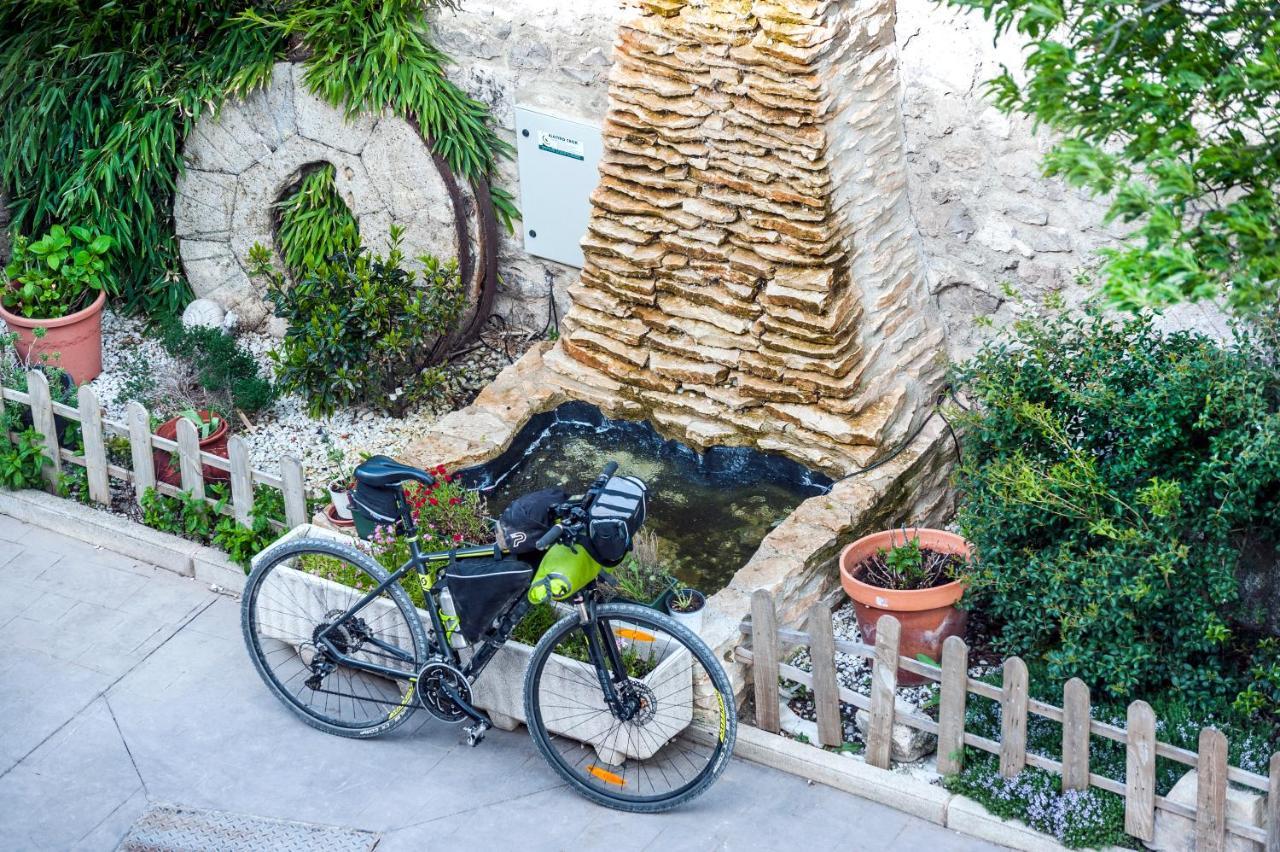 Albergue Turistico "La Fabrica" Tardajos ภายนอก รูปภาพ